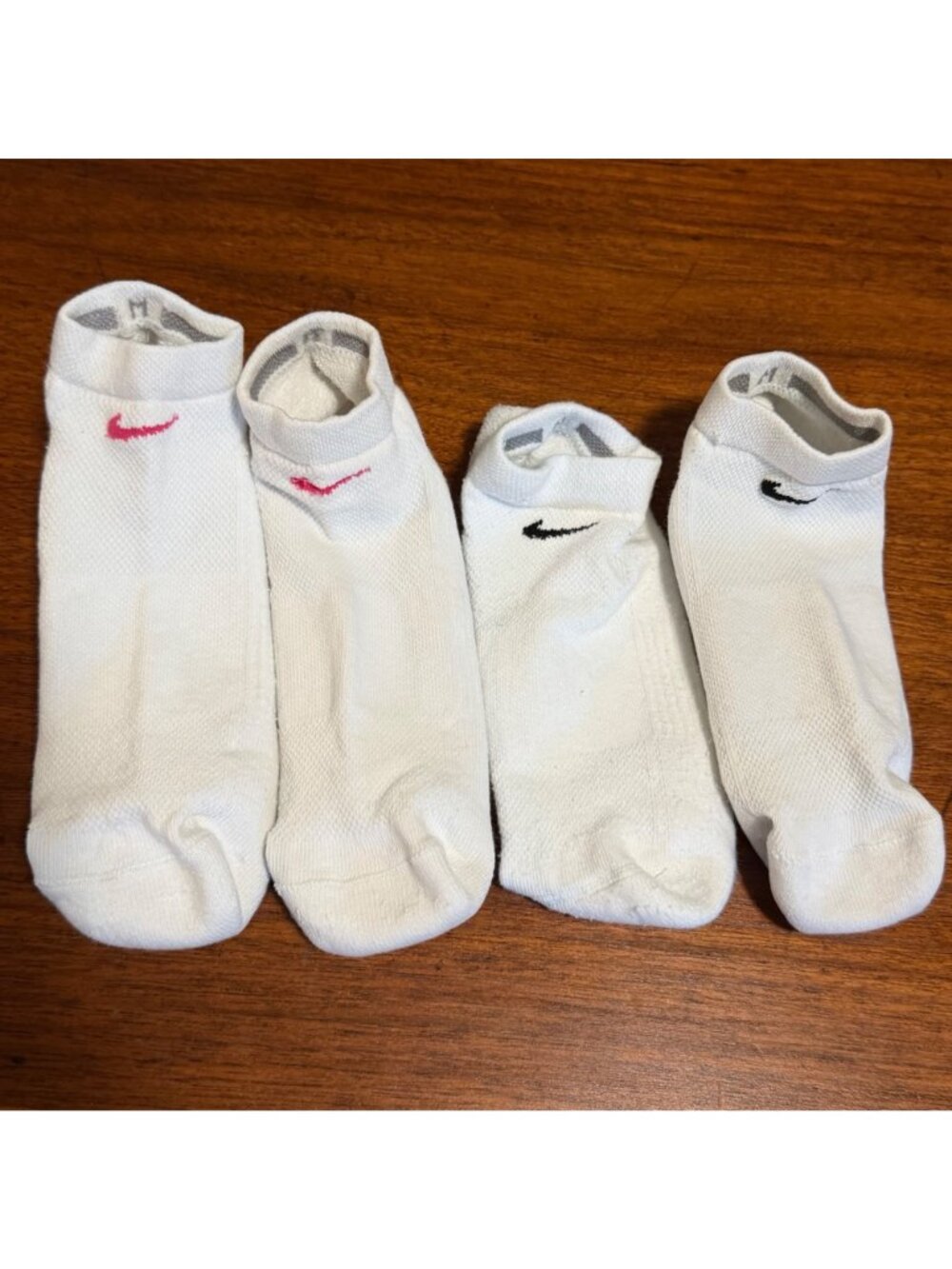 Nike No-Show Socks Lot 2 Pairs Womans White Pink & Black Swoosh Gray Line Worn - Picture 2 of 6